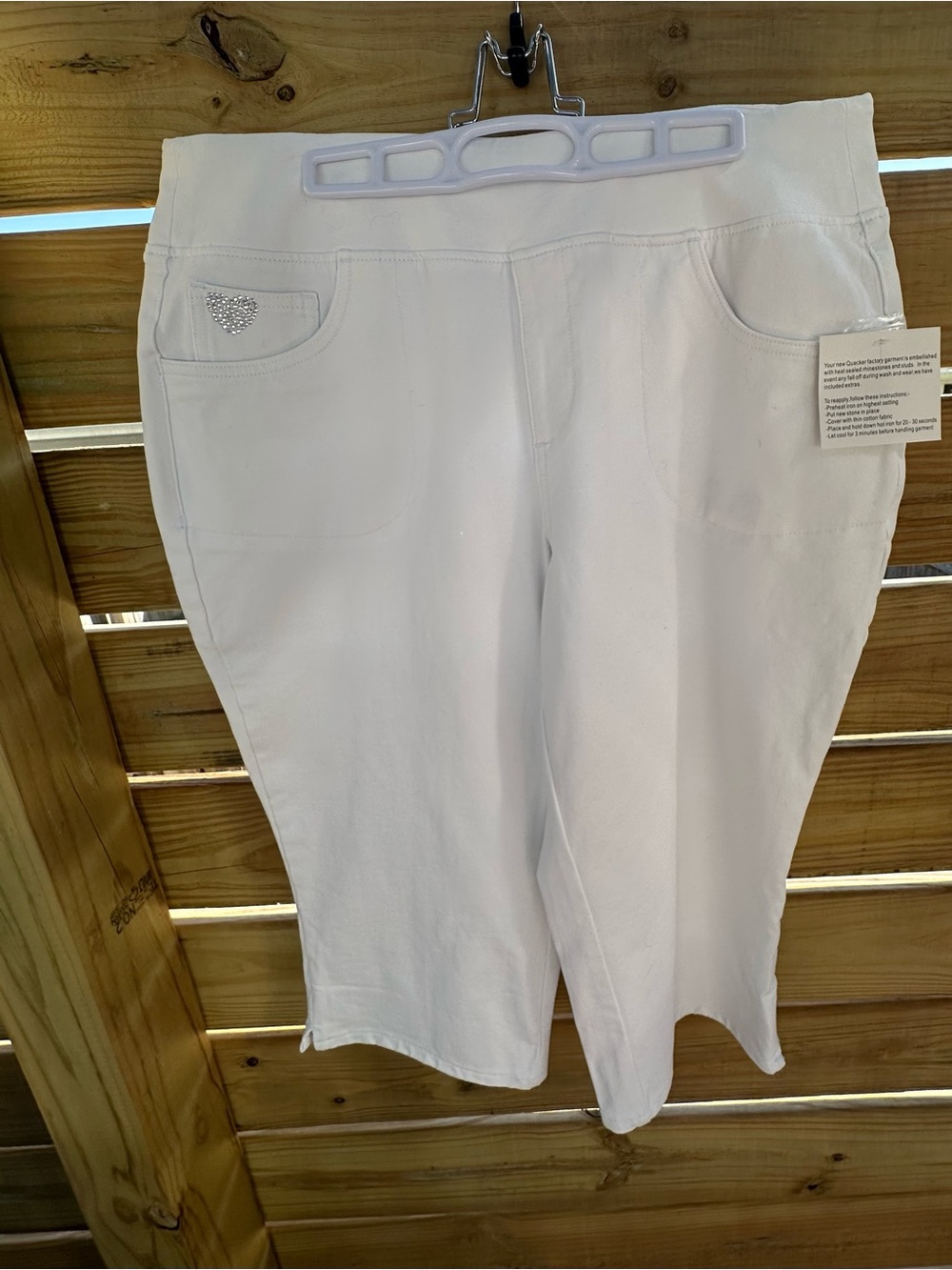 Quacker Factory capri with wide elastic waist band